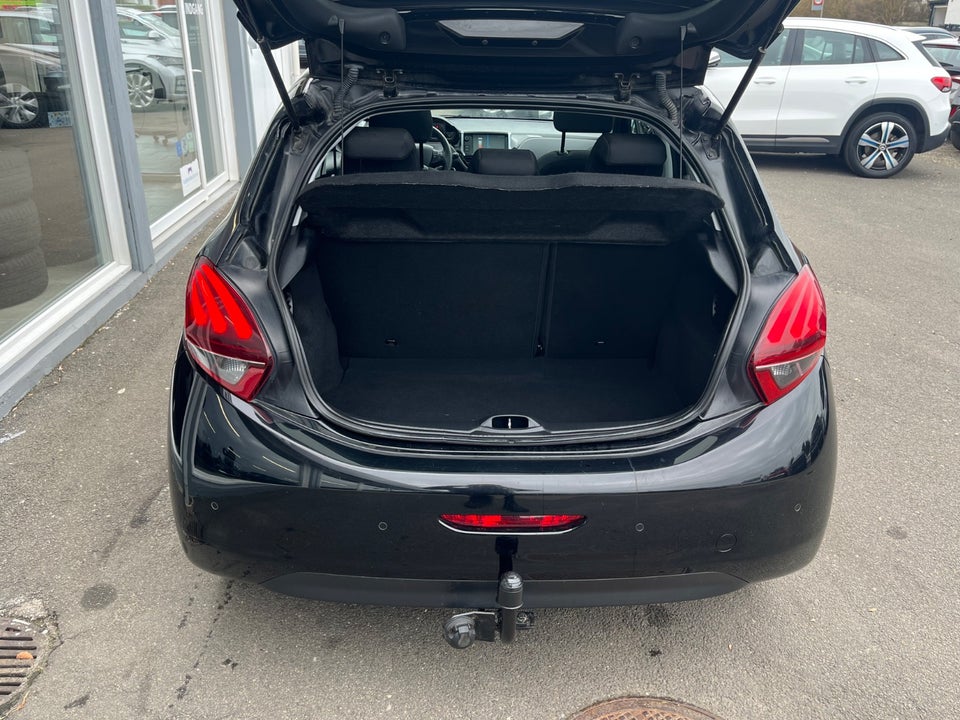 Peugeot 208 1,5 BlueHDi 100 Allure Sky 5d