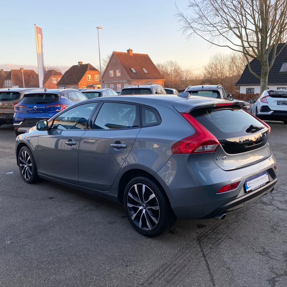 Volvo V40 2,0 D3 150 Momentum aut. 5d