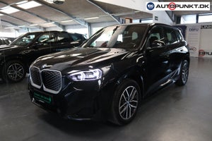 BMW iX1, modelår 2025, 29,000 km