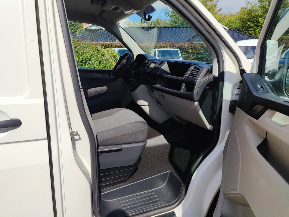 VW Transporter 2,0 TDi 102 Kassevogn kort