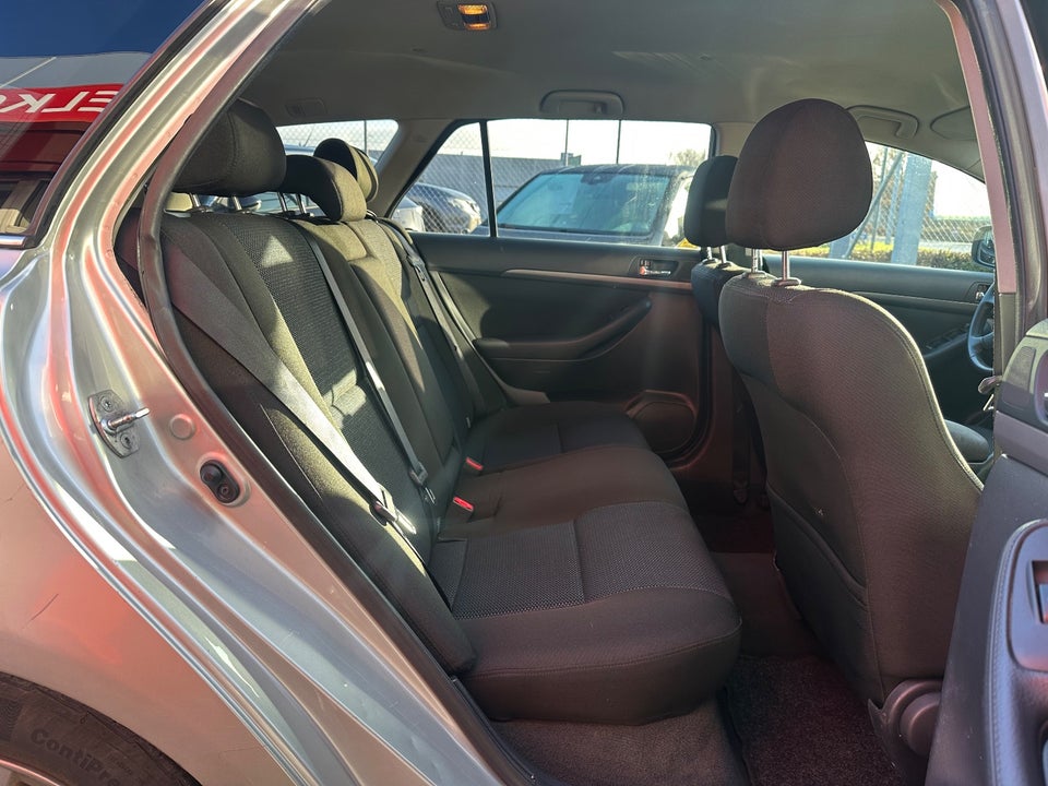 Toyota Avensis 1,8 VVT-i Sol stc. 5d