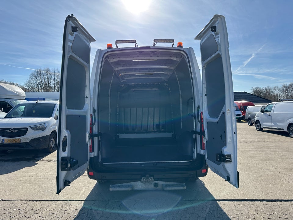 Renault Master IV T33 2,3 dCi 150 L2H2 Kassevogn