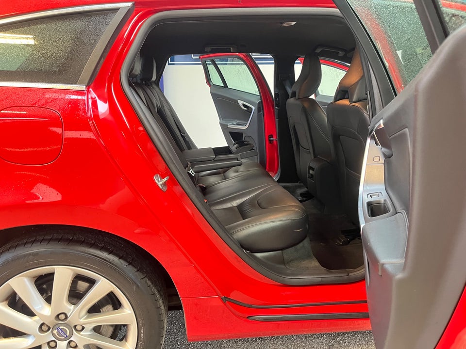 Volvo V60 2,0 D4 190 Summum aut. 5d