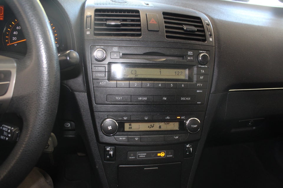 Toyota Avensis 1,6 VVT-i T2 4d