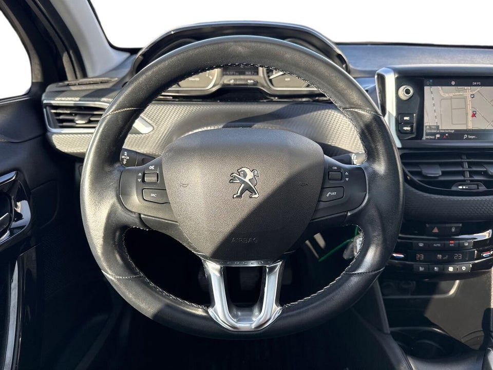 Peugeot 208 1,2 VTi 82 Signature Sky 5d