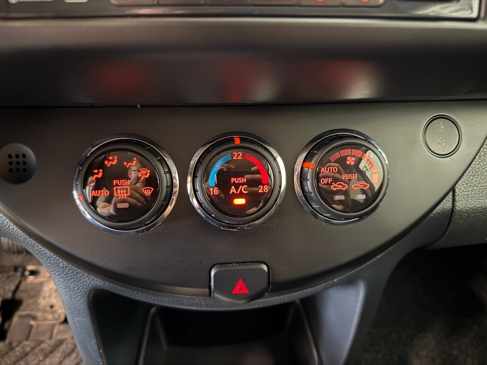 Nissan Note 1,6 Acenta aut. 5d