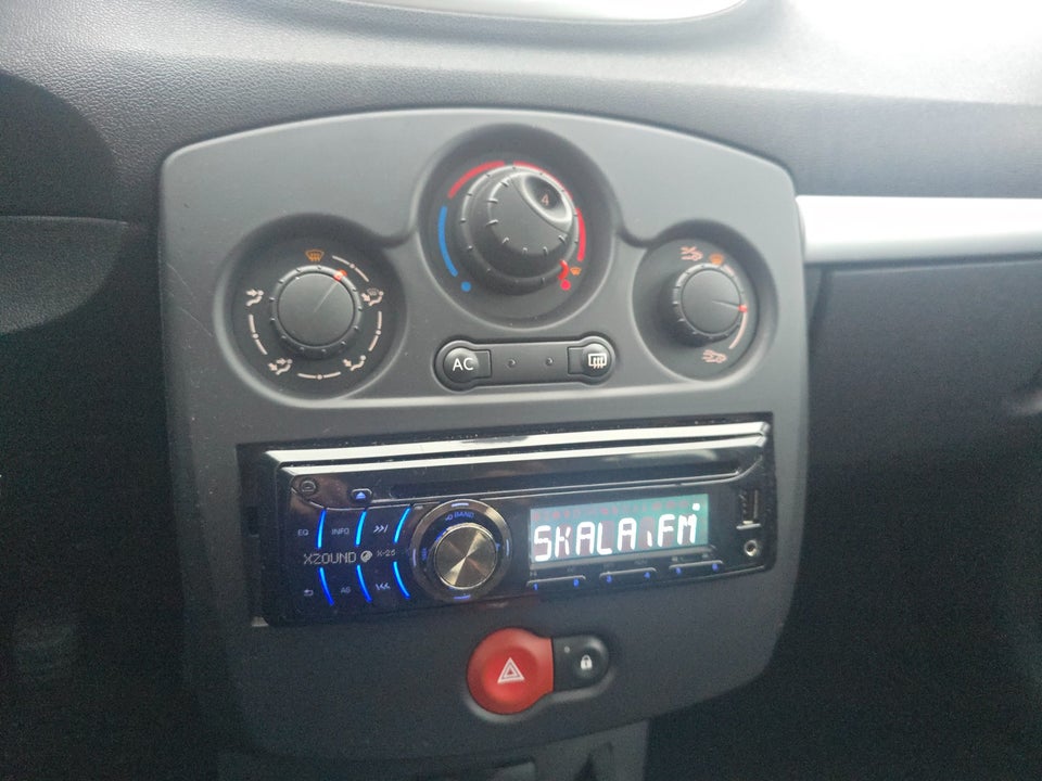 Renault Clio III 1,2 16V TCe Expression 5d