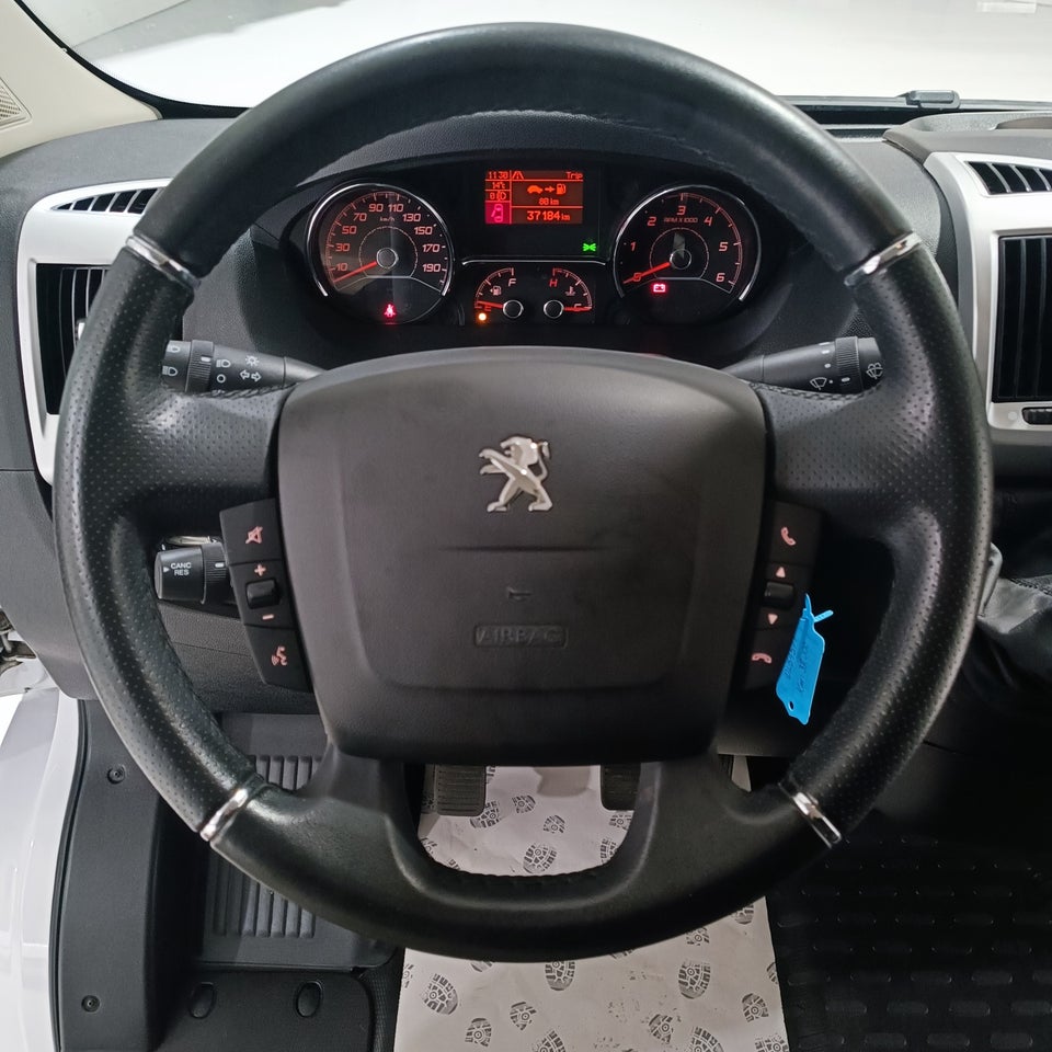 Peugeot Boxer 333 2,2 BlueHDi 140 L2H2 Premium