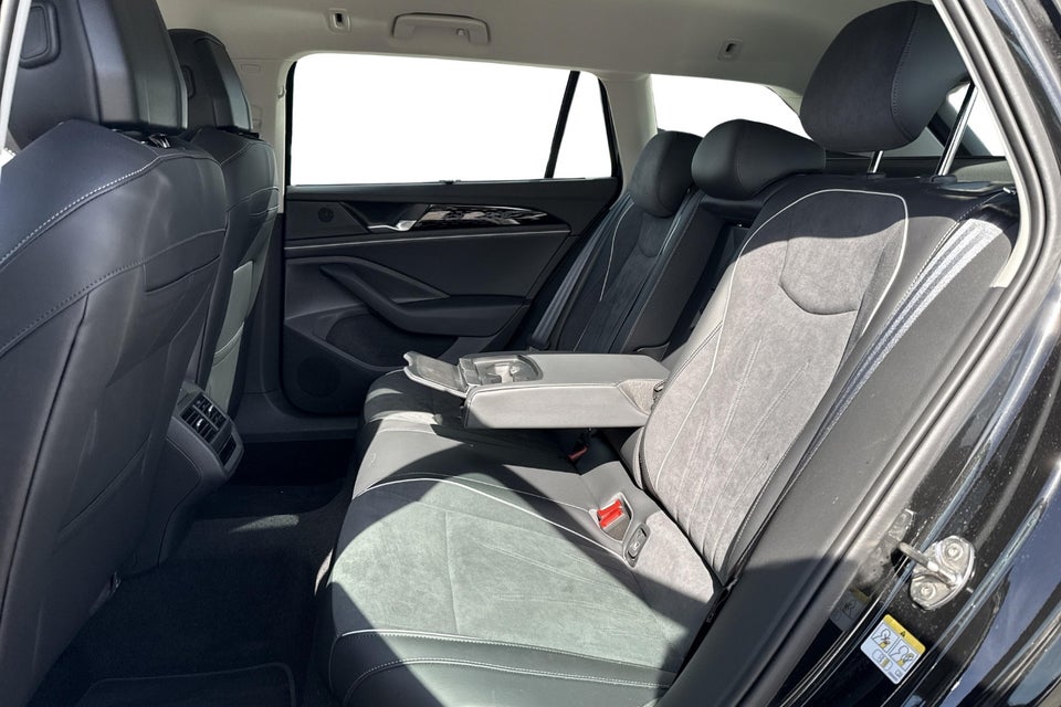 VW Passat 1,5 eHybrid Elegance Variant DSG 5d