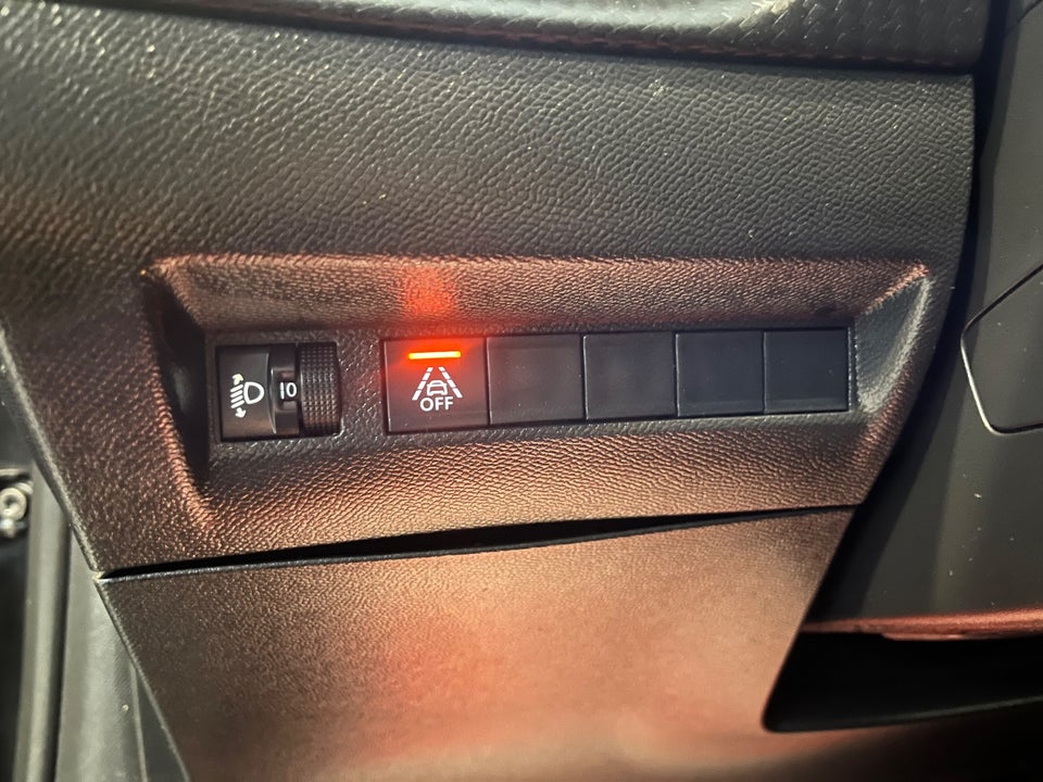 Peugeot e-208 50 Style 5d