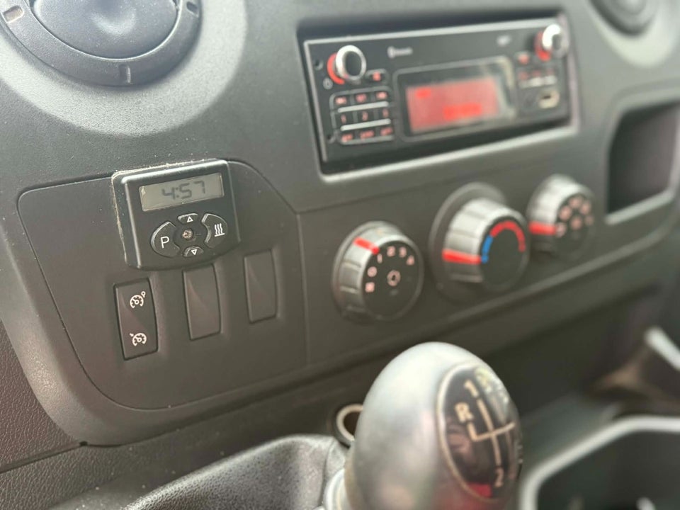 Renault Master III T33 2,3 dCi 125 L2H2 Kassevogn 4d