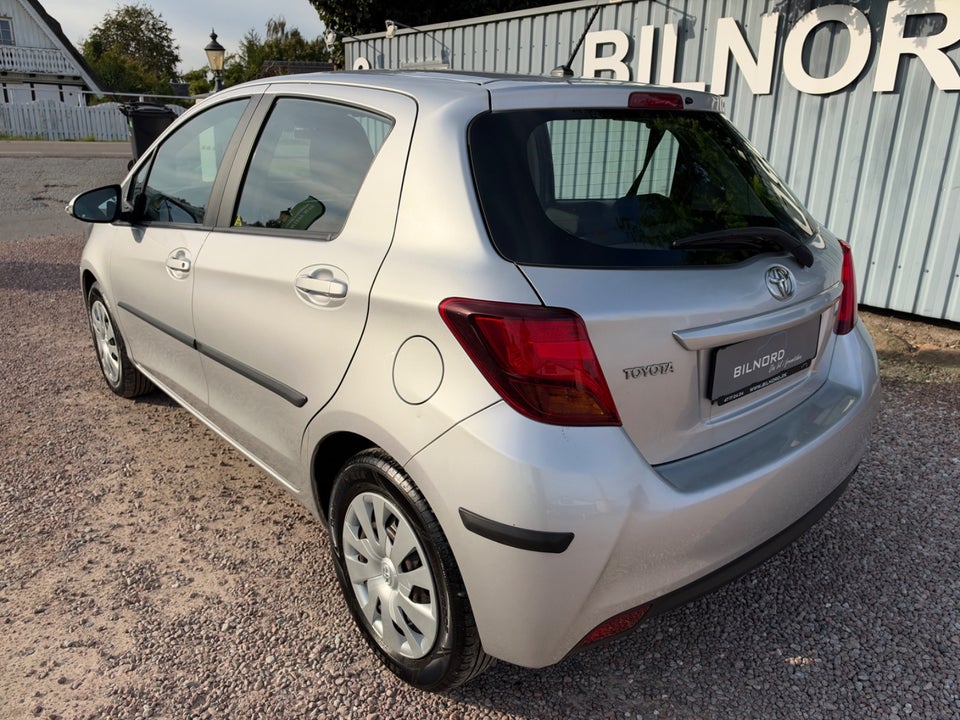 Toyota Yaris 1,3 VVT-i T2 5d