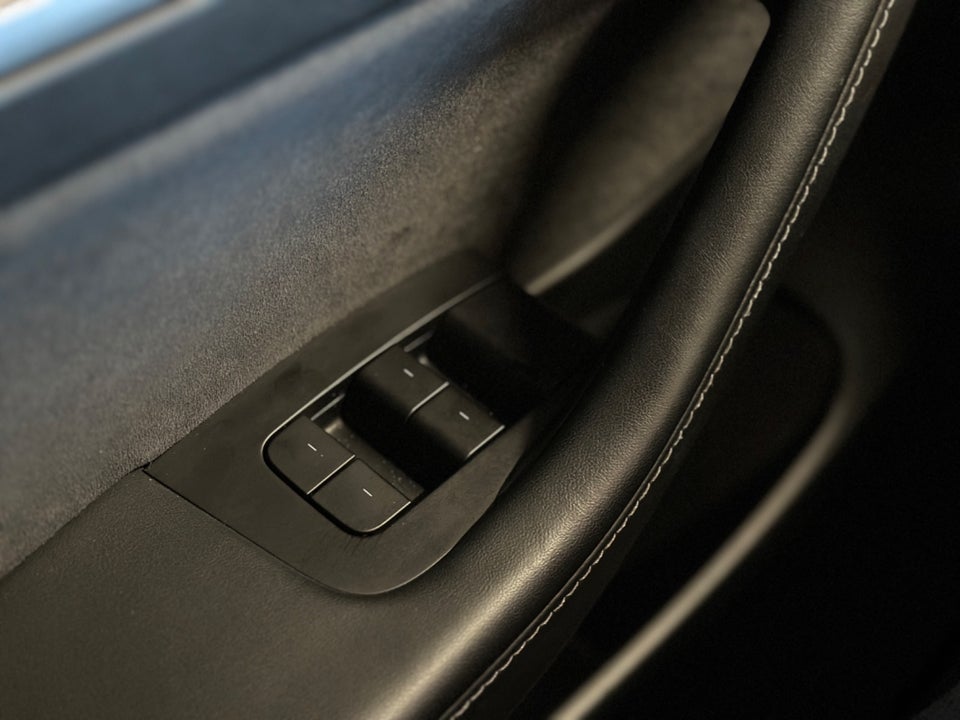 Tesla Model 3 Standard Range+ RWD 4d