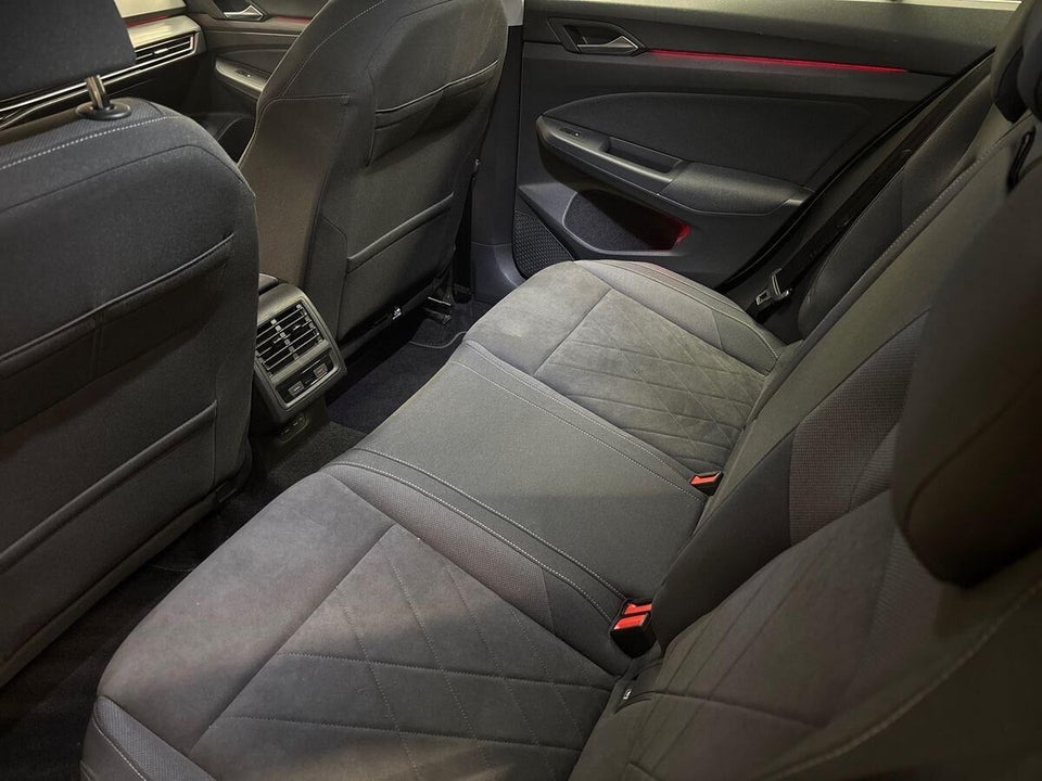 VW Golf VIII 1,4 eHybrid DSG 5d