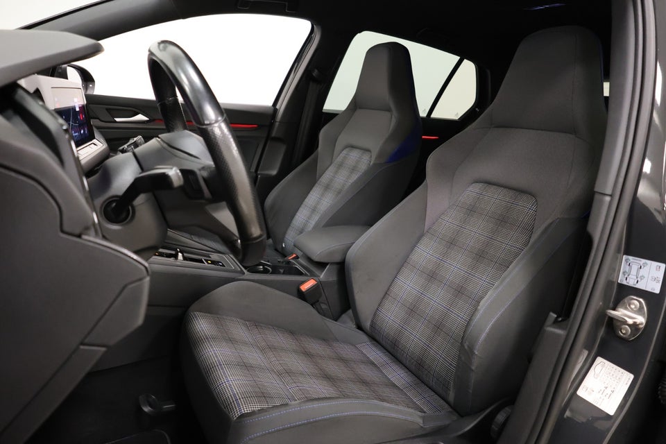 VW Golf VIII 1,4 GTE DSG 5d