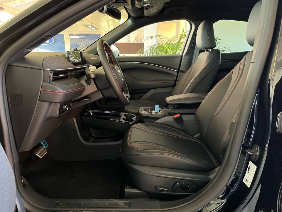 Ford Mustang Mach-E 88 Premium Extended Range AWD 5d