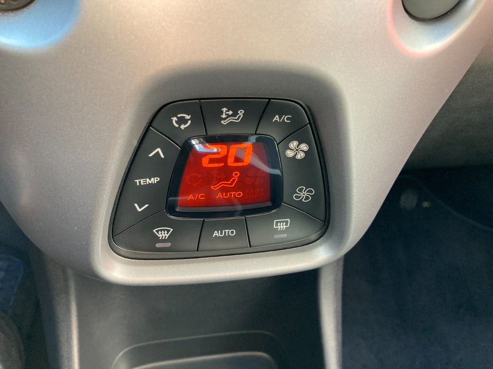 Toyota Aygo 1,0 VVT-i x-press 5d