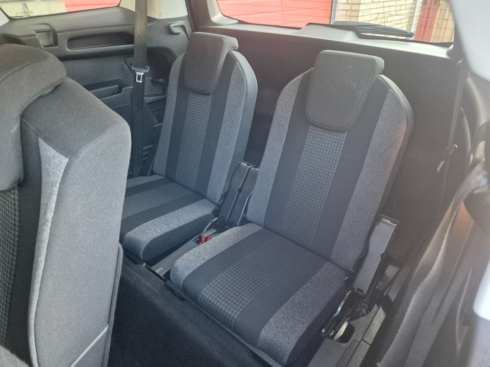 Peugeot 5008 1,2 e-THP 130 Active 7prs 5d