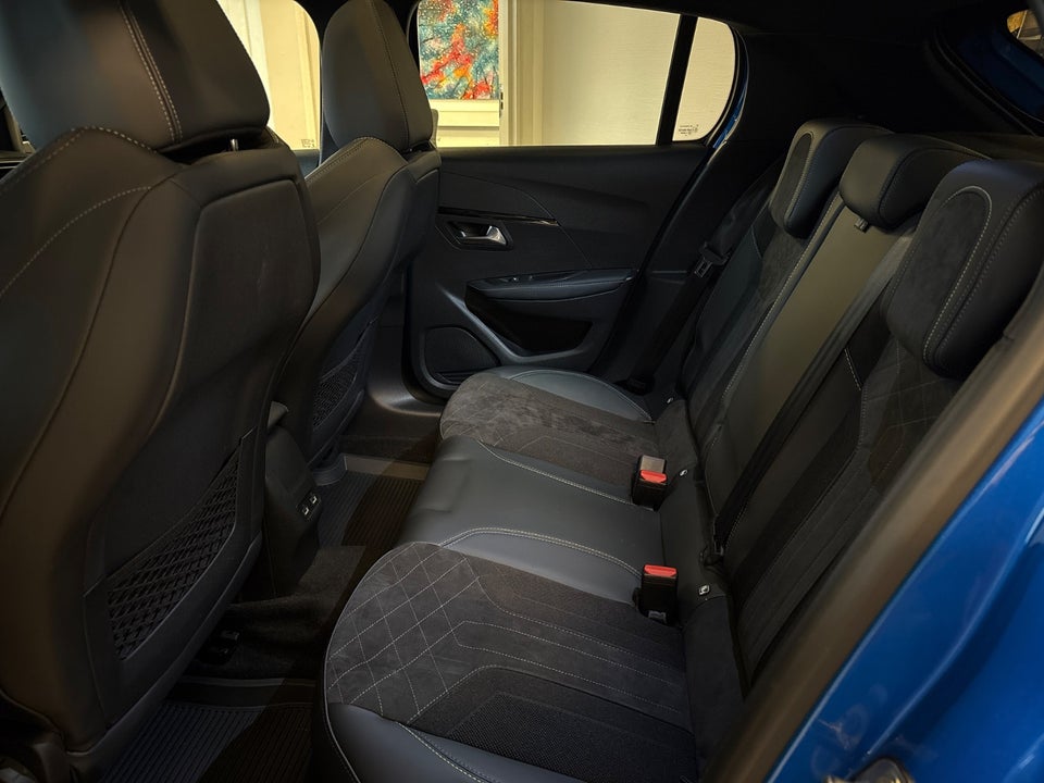 Peugeot e-208 50 GT Sky 5d