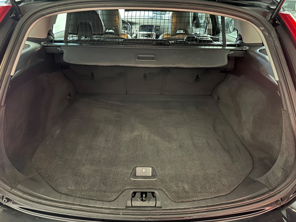 Volvo V60 3,0 T6 Summum aut. AWD 5d