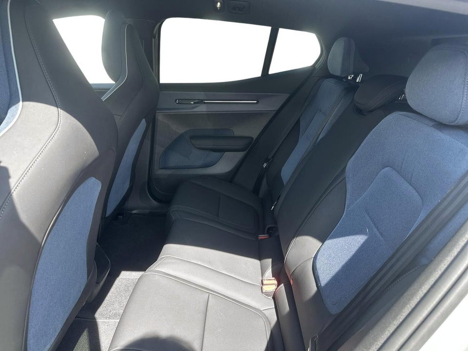 Volvo EX30 Extended Range Plus 5d