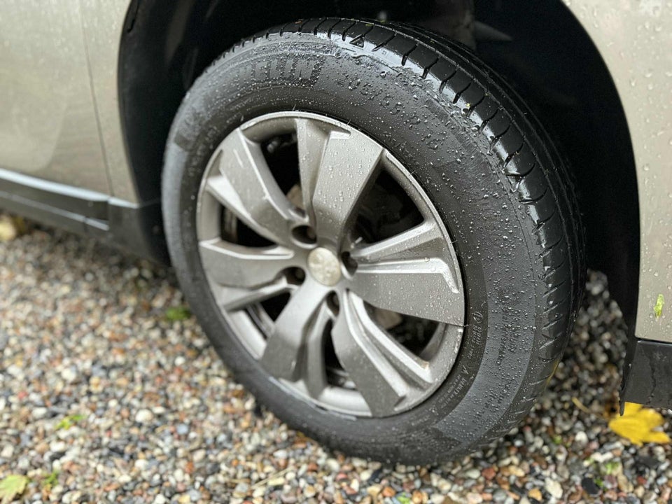 Peugeot 2008 1,6 BlueHDi 100 Active 5d