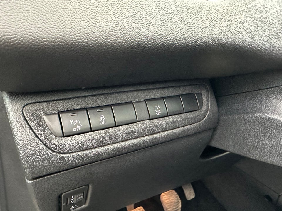 Peugeot 208 1,2 VTi Allure Sky 5d