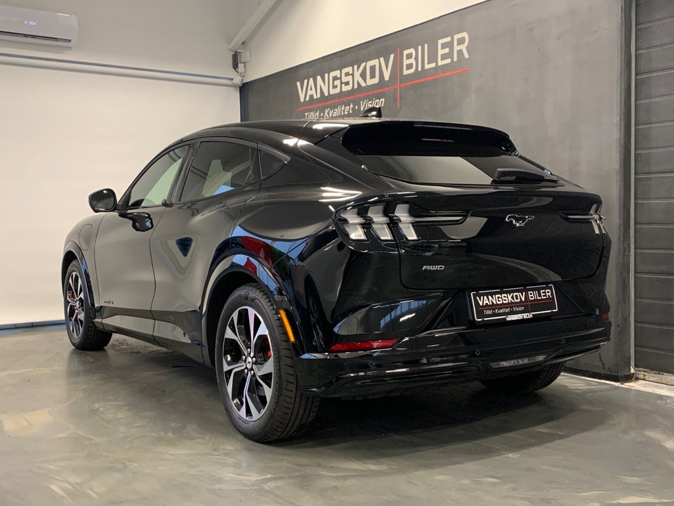 Ford Mustang Mach-E 75 Premium Standard Range AWD 5d