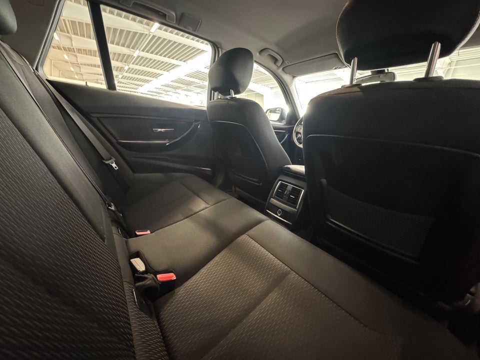 BMW 320d 2,0 Touring Advantage aut. 5d