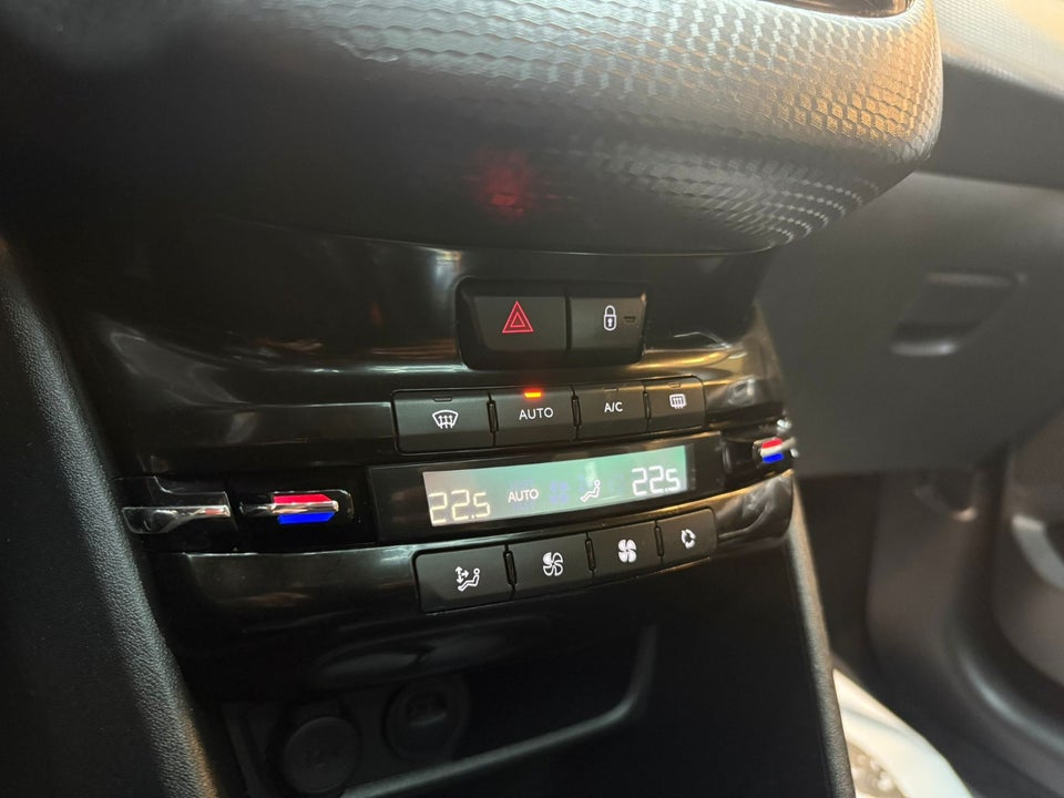 Peugeot 2008 1,5 BlueHDi 100 Allure Sky 5d