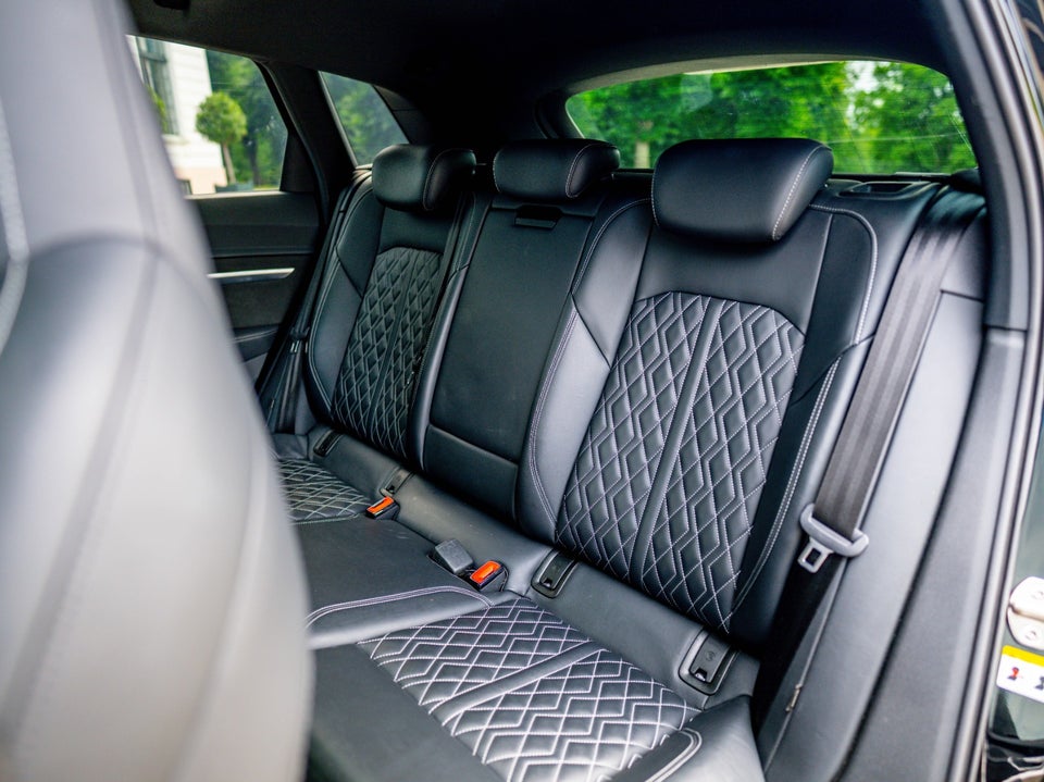 Audi e-tron 55 S-line quattro 5d