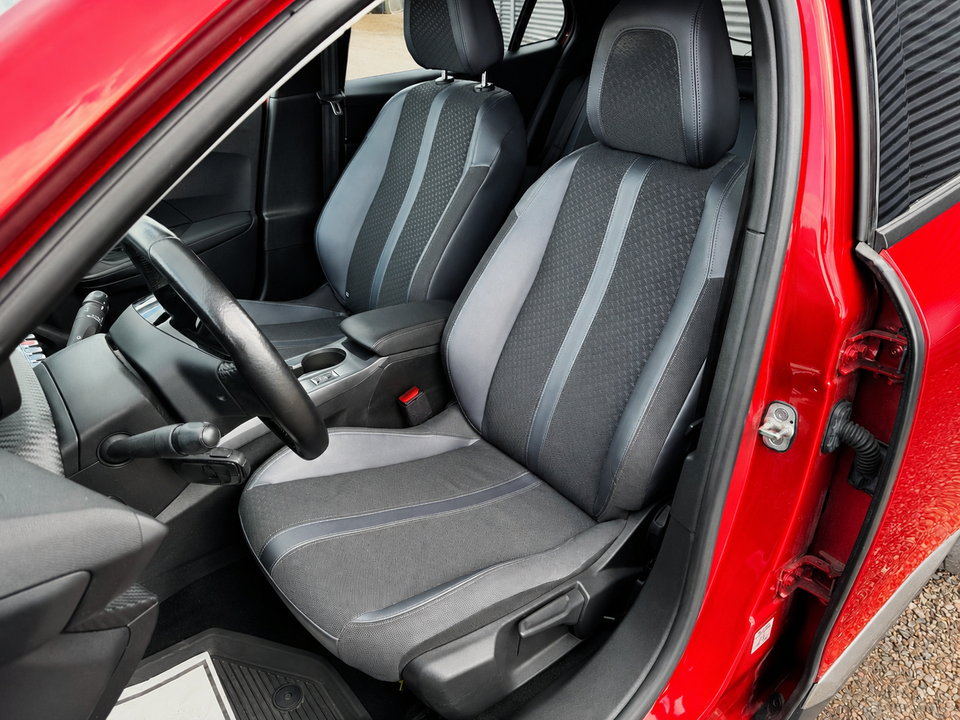 Peugeot 2008 1,2 PureTech 130 Allure 5d