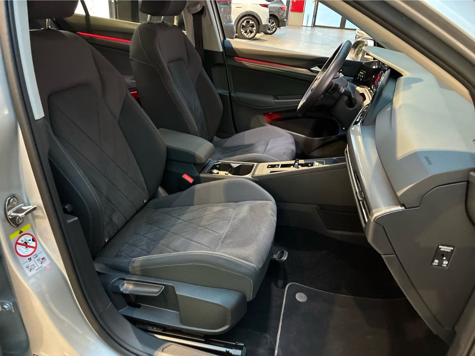 VW Golf VIII 1,4 eHybrid DSG 5d