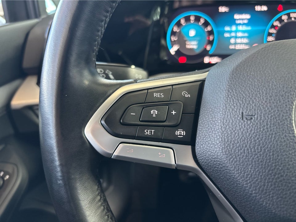 VW Golf VIII 1,5 TSi 130 Life Variant 5d