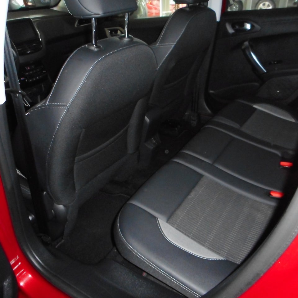 Peugeot 2008 1,5 BlueHDi 100 Allure Sky 5d