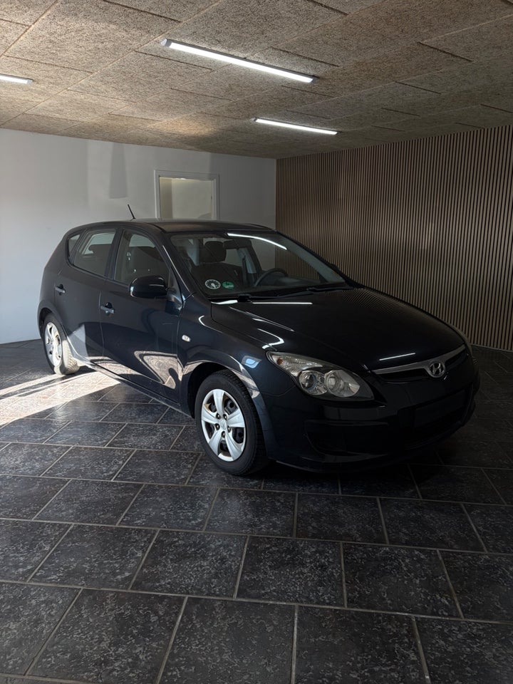 Hyundai i30 1,6 CRDi 90 Classic 5d