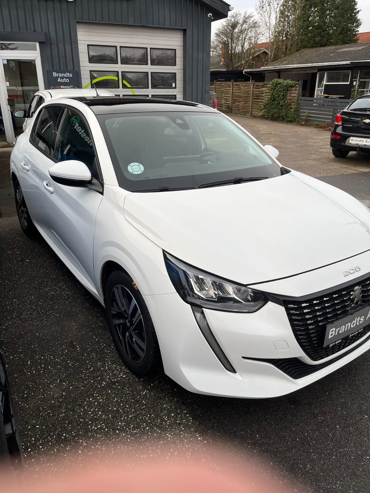 Peugeot 208 1,2 PureTech 100 Allure Sky 5d