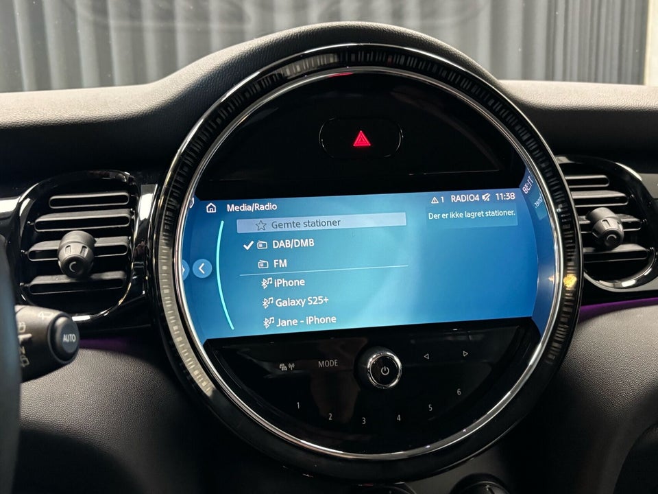 MINI Cooper SE Essential 3d