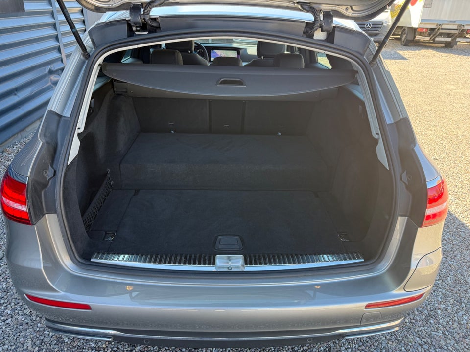 Mercedes E300 de 2,0 Avantgarde stc. aut. 4Matic 5d