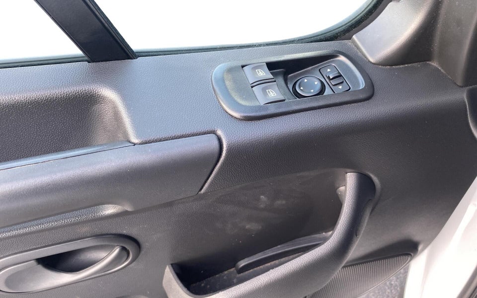 Nissan Interstar 2,3 dCi 150 L2H2 N-Connecta Van