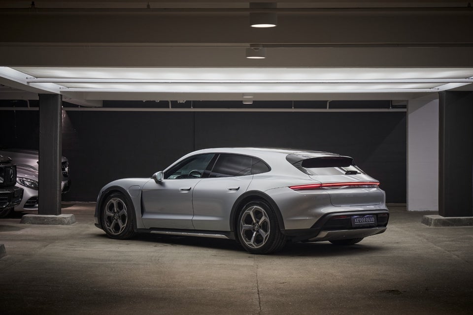 Porsche Taycan 4 Performance+ Cross Turismo 5d