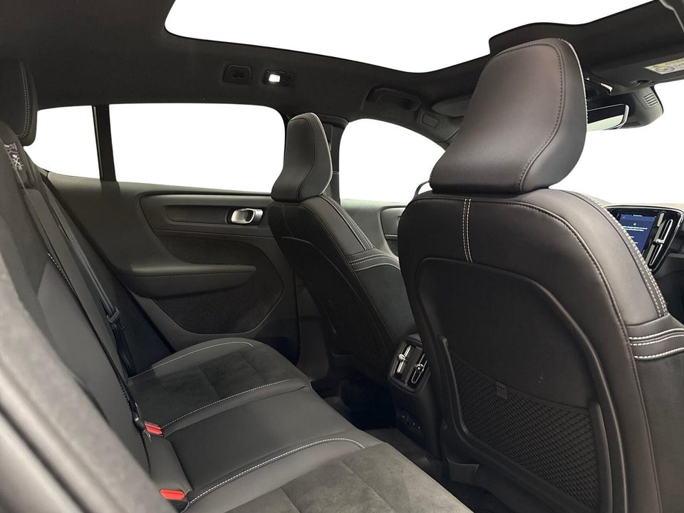 Volvo EC40 Twin Black Edition 5d