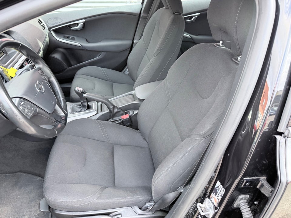 Volvo V40 2,0 D2 120 Kinetic 5d
