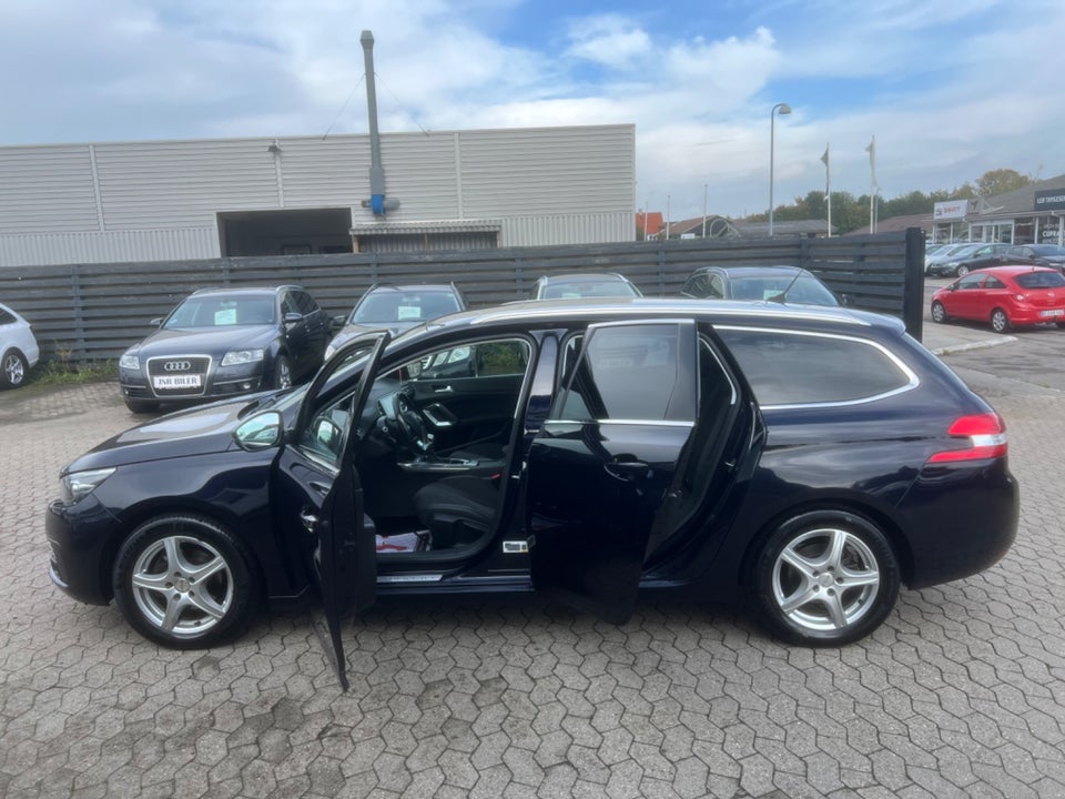 Peugeot 308 1,5 BlueHDi 130 Selection Sky SW 5d