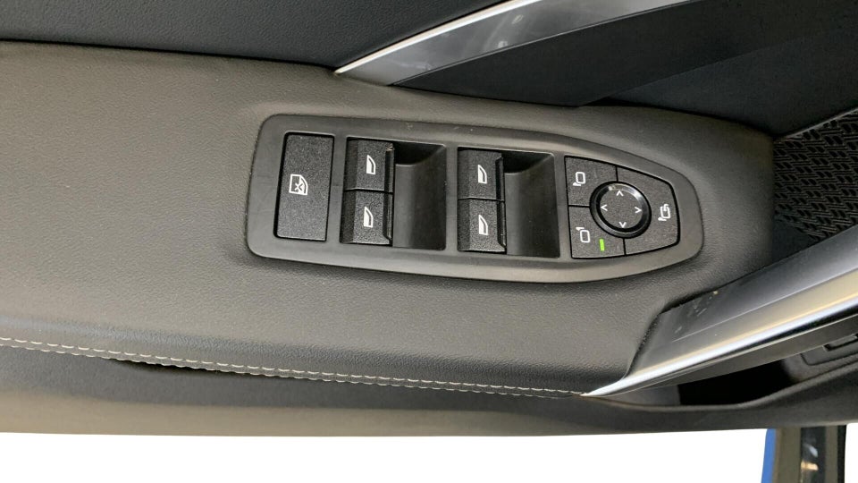BMW iX1 xDrive30 X-Line 5d