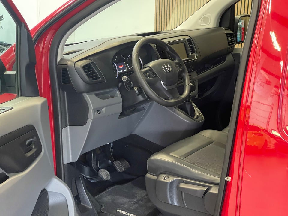 Toyota ProAce 2,0 D 120 Medium Comfort 4d