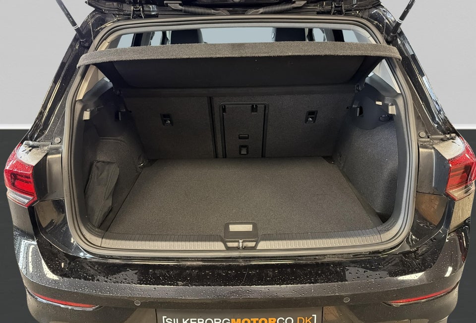 VW Golf VIII 2,0 TDi 115 Life DSG 5d
