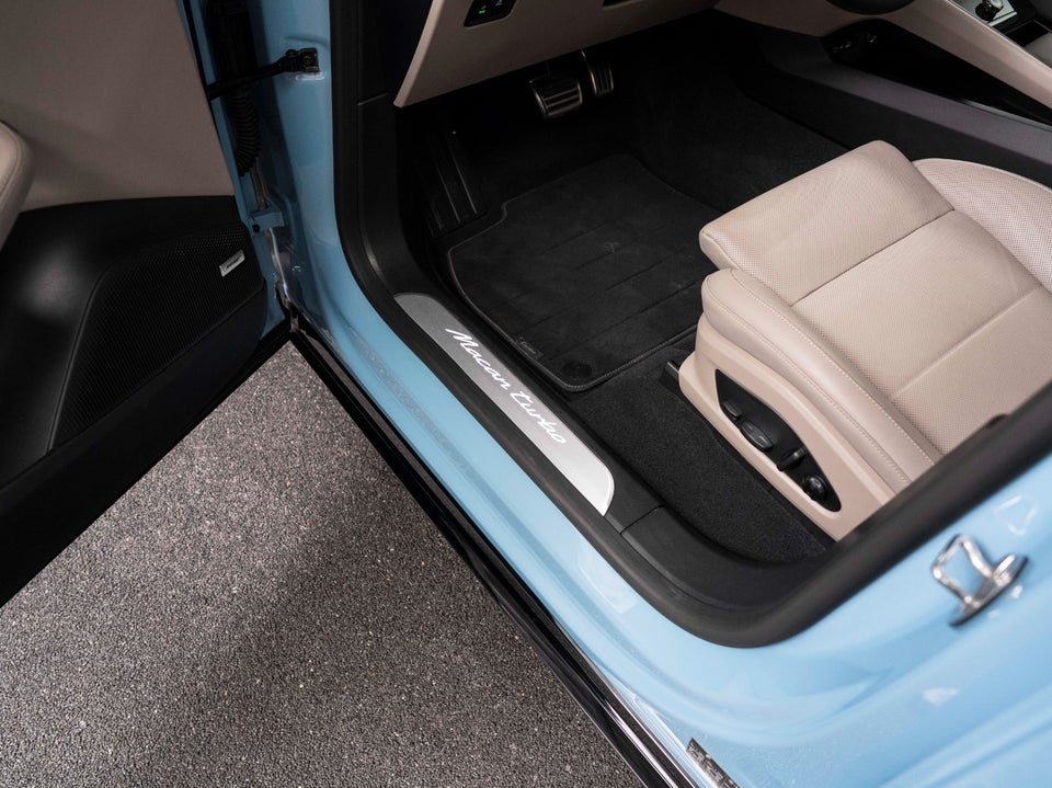 Porsche Macan Turbo 5d