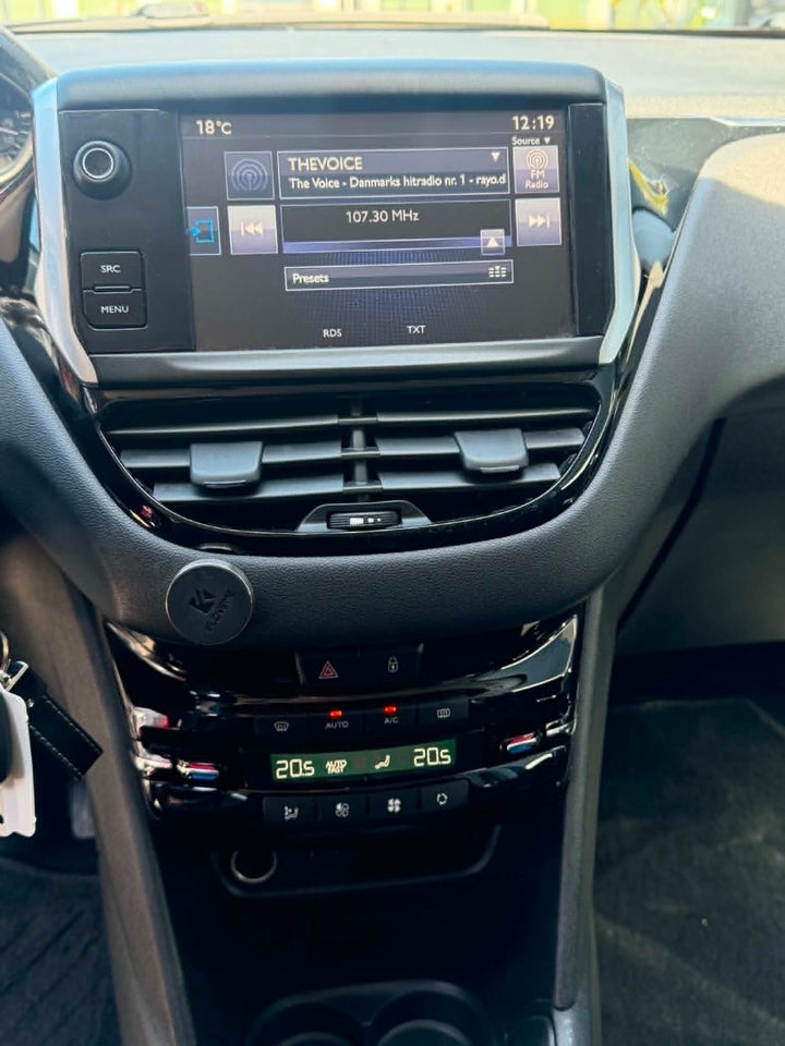 Peugeot 208 1,2 VTi 82 Intense 5d