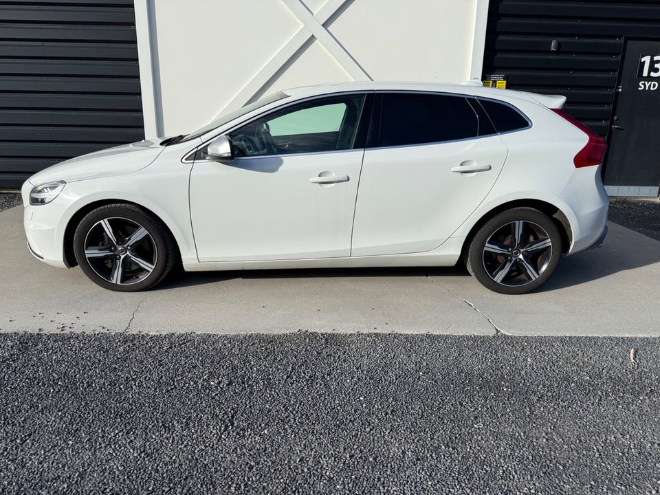 Volvo V40 2,0 T4 190 R-Design 5d